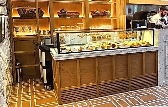 Hilla Restaurant Ahşap kaplama soğuk teşhir dolabı