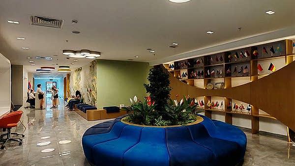 MBA OKULLARI ÇAMLICA ŞUBESİ LOBİ AHŞAP DEKORASYON