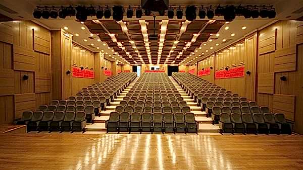 KURTKÖY DOĞA KOLEJİ KONFERANS SALONU